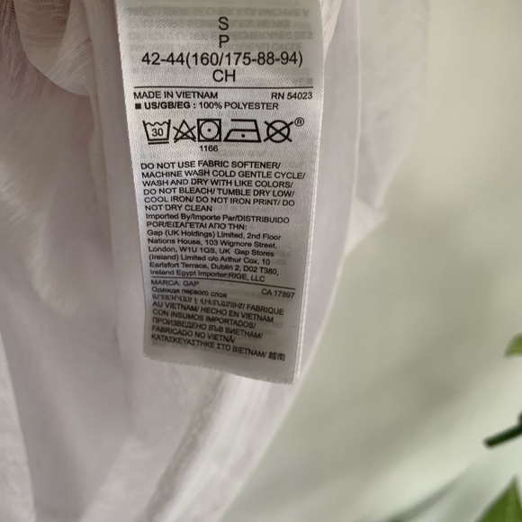 2 for $20 -🤍 White GAP Fit Top 🤍 - Picture 3 of 5